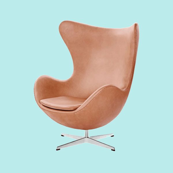 Arne-Jacobsen-Lænestol-Ægget-i-rustic-læder-cognac-blå