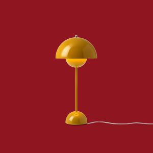 VP3-H50cm-Ø23cm-Verner-Panton-bordlampe-gul-rød