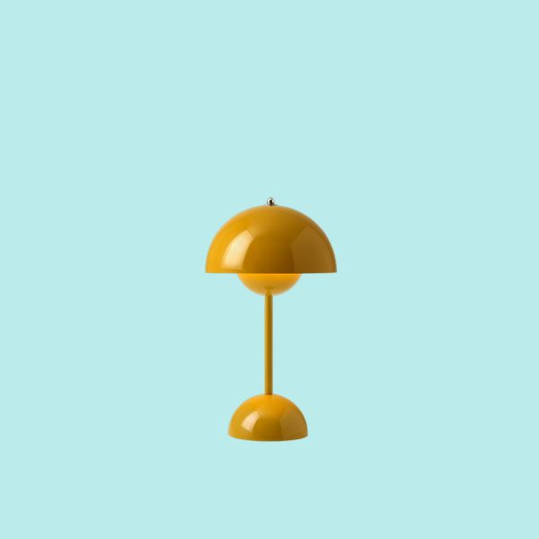 VP9-H30cm-Ø16cm-Verner-Panton-transportabel-bordlampe-sennep-gul-lyseblå
