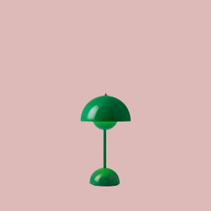 VP9-H30cm-Ø16cm-Verner-Panton-transportabel-bordlampe-signal-grøn-rose