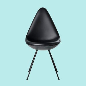 Arne-Jacobsen-dråben-stol-Fritz-Hansen-3110-sort-blå